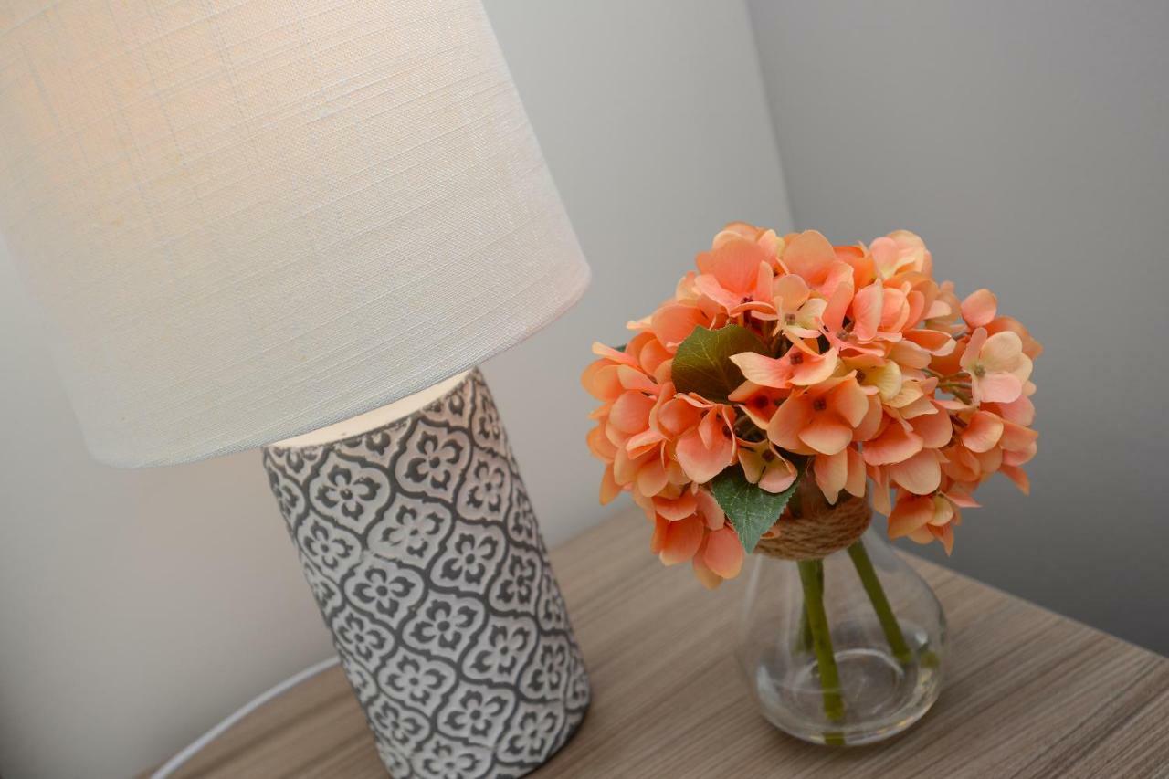 Brook Court - City Edge Stay Modern 2Bed Apartment นอตติงแฮม ภายนอก รูปภาพ